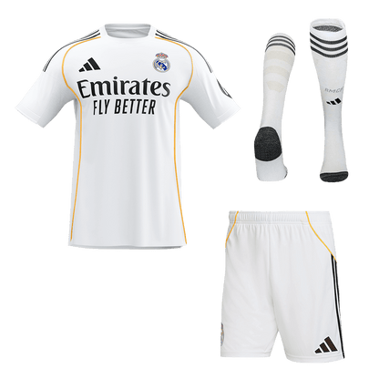 Equipación completa de local del Real Madrid 2025/26