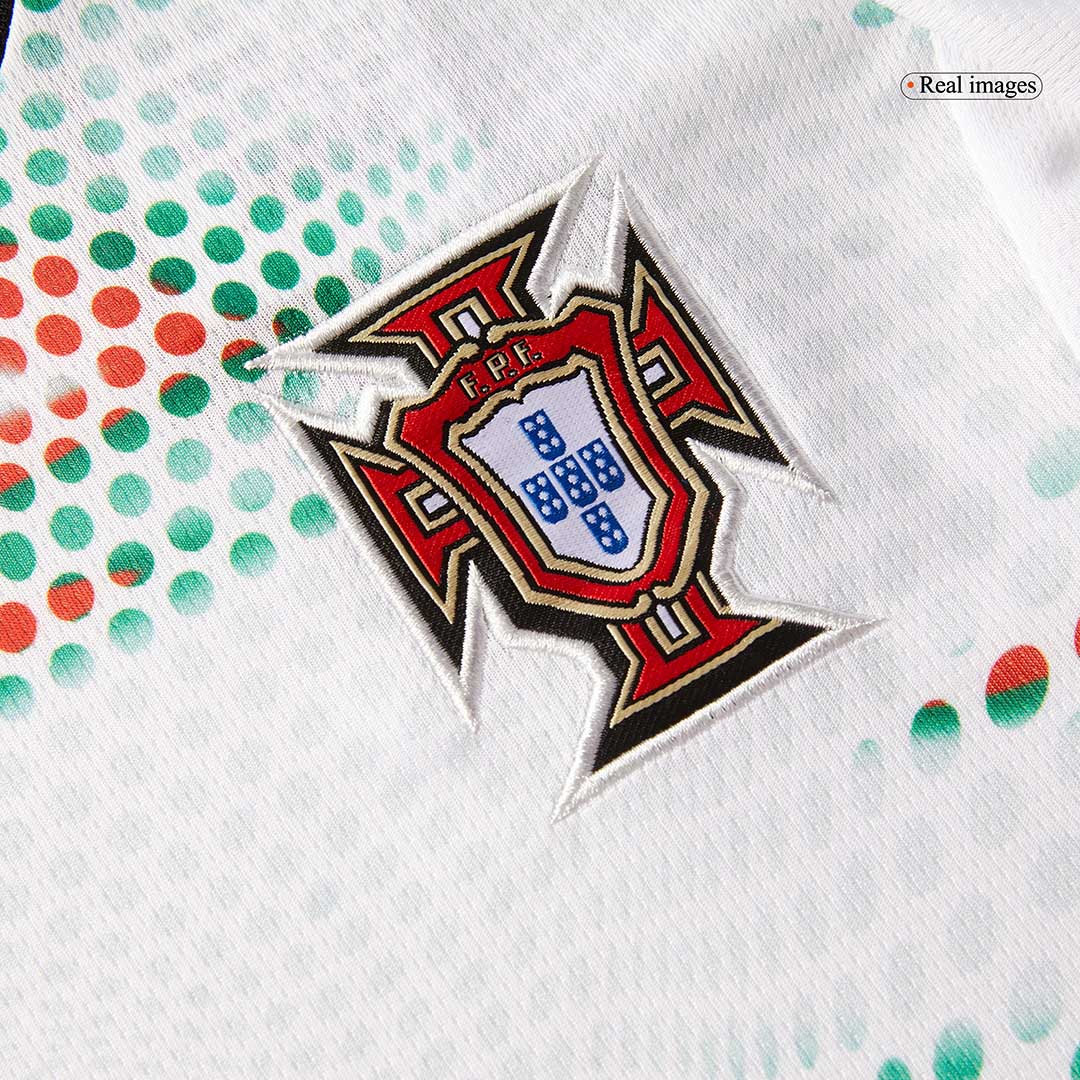 RONALDO #7 Camiseta de fútbol de visitante para mujer de Portugal 2025 Blanco