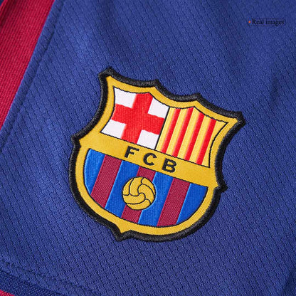 Equipación completa de la camiseta local del Barcelona 2025/26