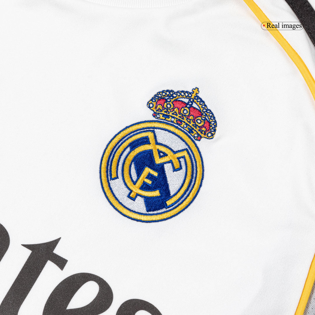 Equipación completa de local del Real Madrid 2025/26