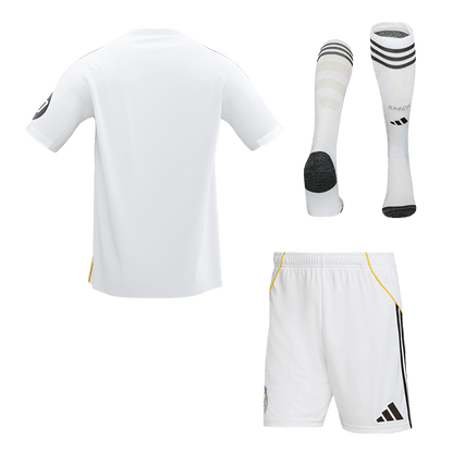 Equipación completa de local del Real Madrid 2025/26